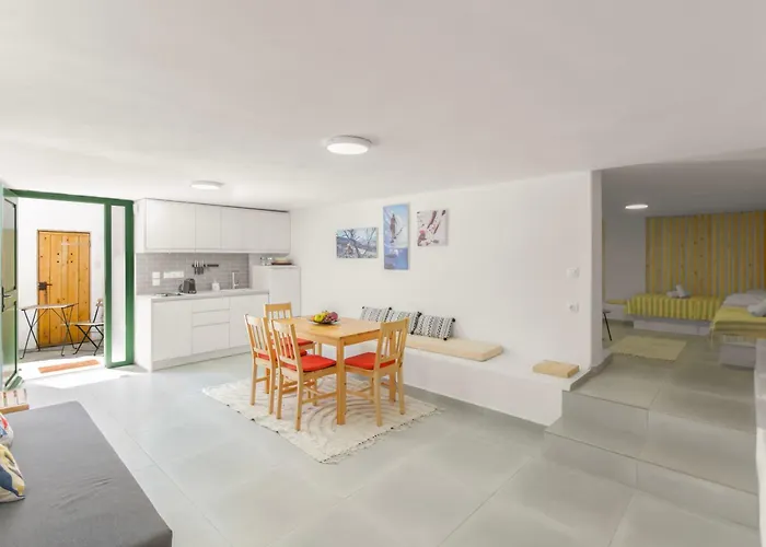 فيلة Lefkes View *